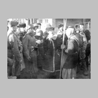 021-0020 Heinrich Krinke mit Stahlhelm in Russland.jpg